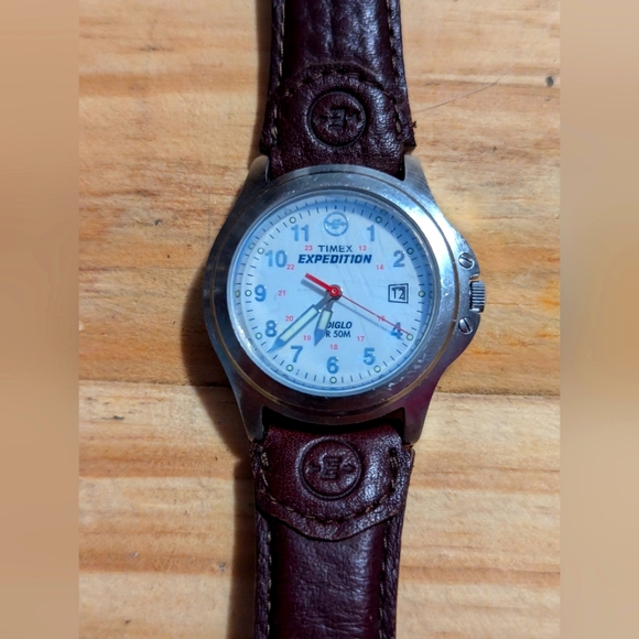 (930)Vintage Womens Timex Expedition Indiglo Military Style Watch, Date, WR 50M - Picture 1 of 12